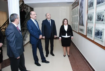 Əbülfəs Qarayev Kürdəmirdə vətəndaşları qəbul edib
