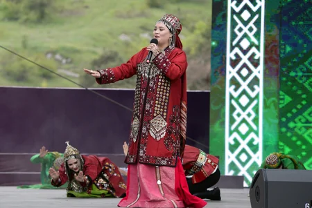 Cıdır düzündə “Xarıbülbül” festivalının açılış konserti olub