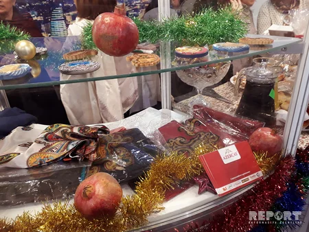 Moldovan president visits Azerbaijani stand at Christmas Charity Fair