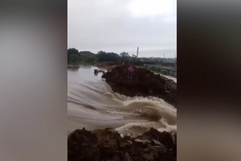 Rusiyada  bənd uçub, Ussuriysk şəhərini su basıb