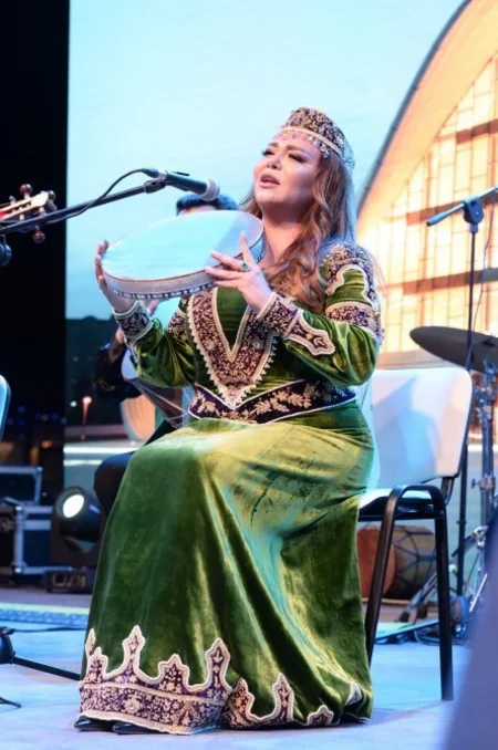 Heydər Əliyev Mərkəzinin parkında muğam-caz konserti olub