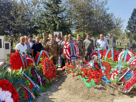 Руководящий состав Минобороны Азербайджана принял участие в похоронах шехидов