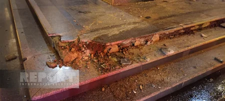 Bakıda minik avtomobili “KamAZ”la toqquşub