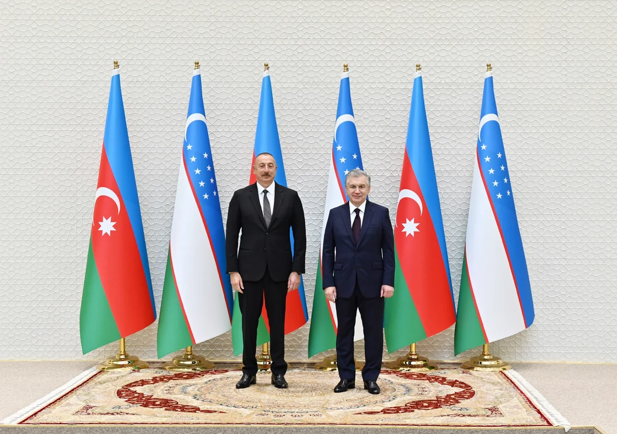 İlham Əliyev Şavkat Mirziyoyevi növbədənkənar prezident seçkilərində inamlı qələbəsi münasibətilə təbrik edib