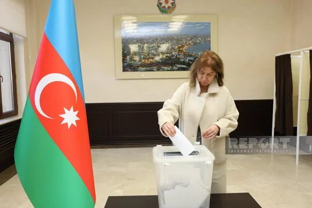 Bakıda prezident seçkiləri: aktivlik günün ikinci yarısında da davam edir - FOTOREPORTAJ