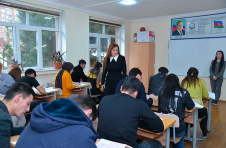 Bu gün mindən artıq şagird eksternat imtahanlarında iştirak edib