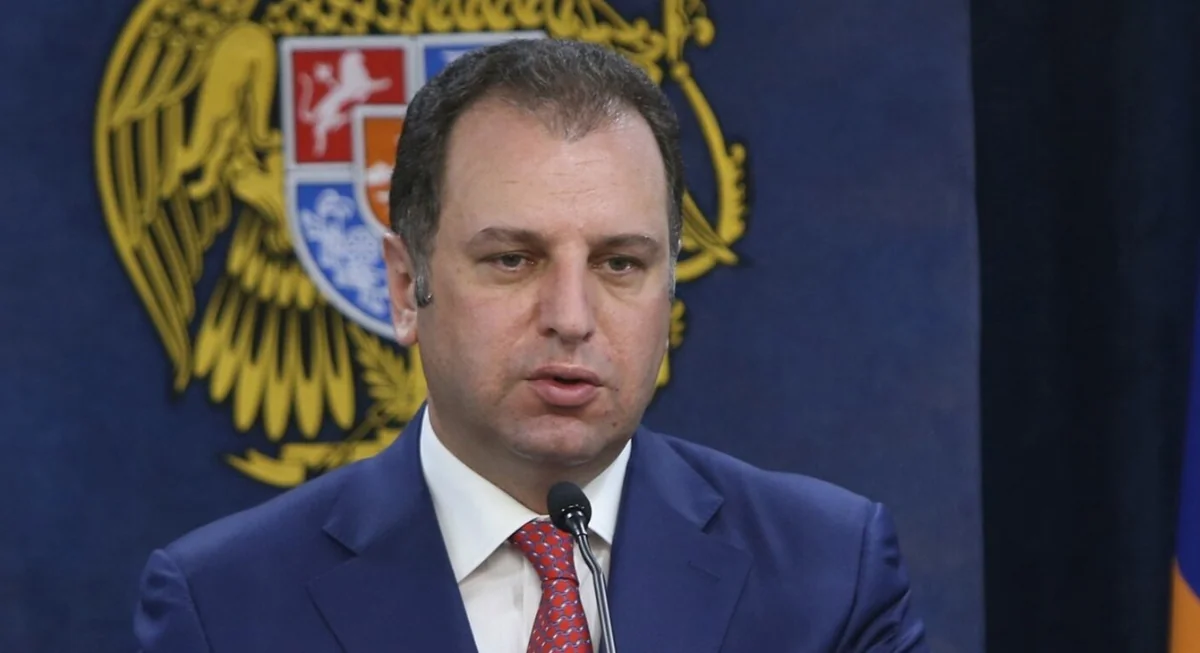 Ermənistanın keçmiş müdafiə naziri barəsində həbs qərarı qüvvədə saxlanılıb