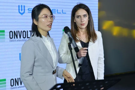 ONVOLT elektromobil satış-sərgi salonunu və SKYWELL ET5 modelini təqdim edib