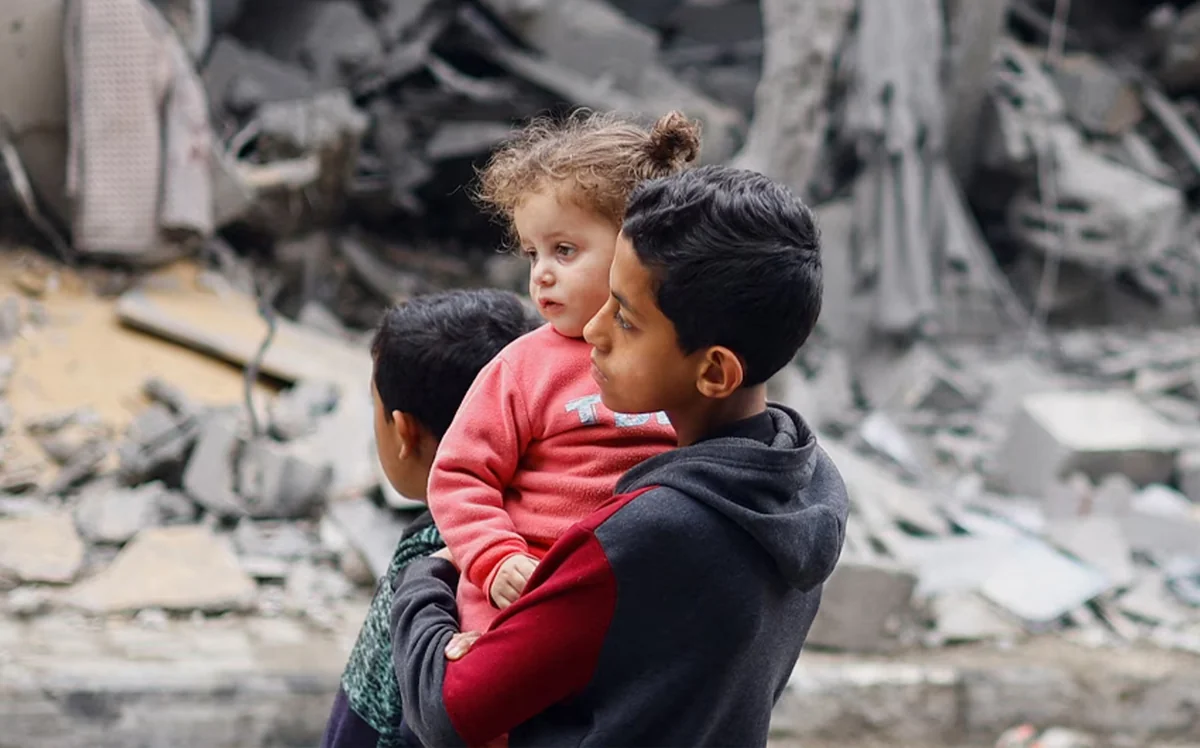 UNICEF rəsmisi: Qəzzada 18 mindən çox uşaq həlak olub