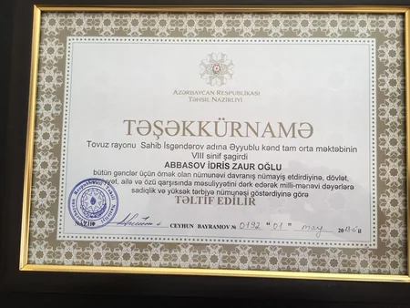 Təhsil naziri 5 min manat pul taparaq sahibinə qaytaran məktəblini mükafatlandırıb