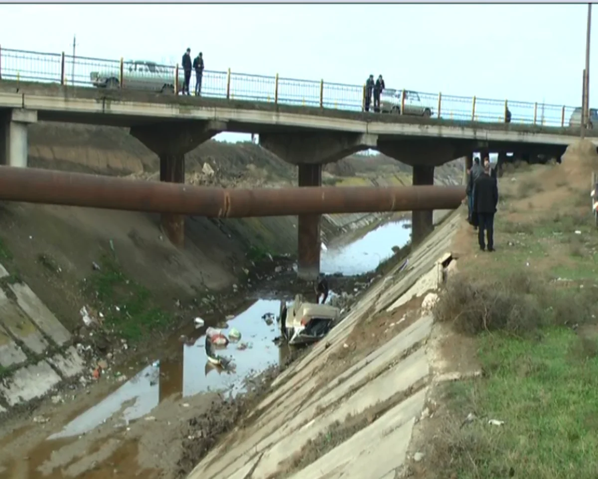 В Самухе автомобиль скатился в канал, водитель погиб - ФОТО