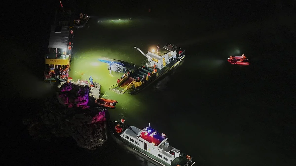 Çində gəmilərin aşması nəticəsində azı 9 nəfər ölüb