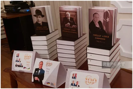Ukraynada Heydər Əliyevin adına poçt marka dəsti dövriyyəyə buraxılıb
