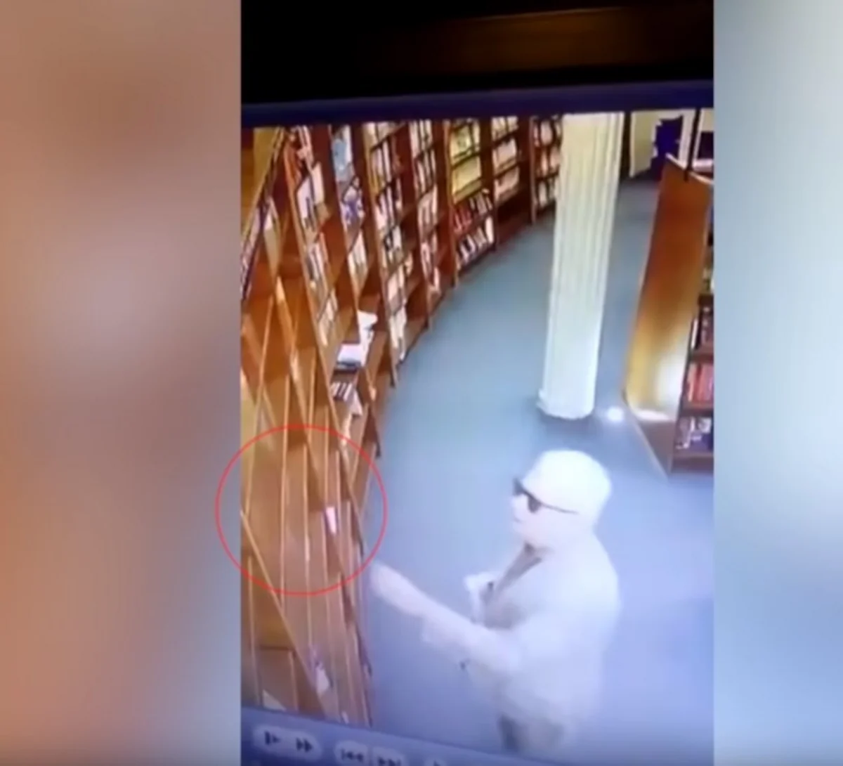 Argentinada kitab oğurlayan meksikalı səfir vəzifəsindən istefa verib