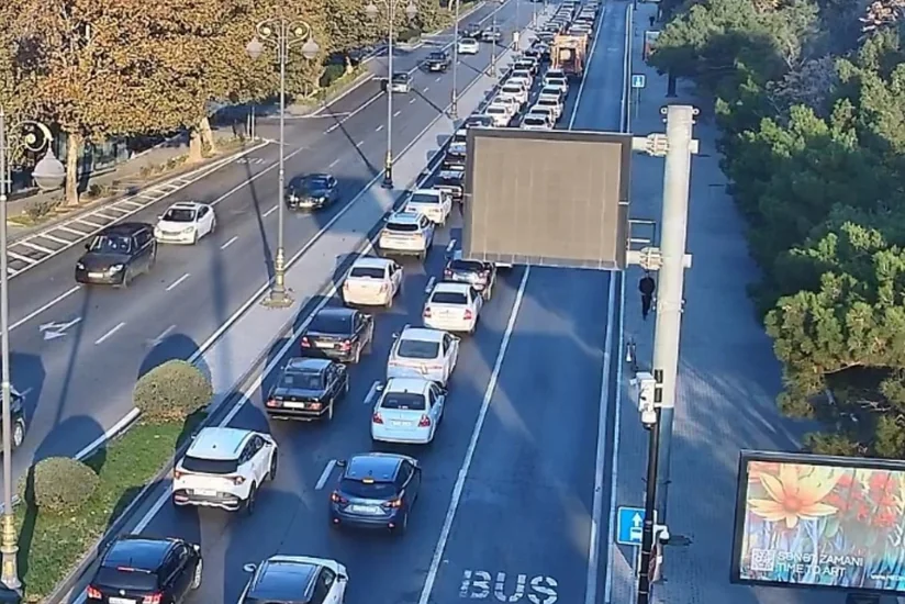 Bakının bir sıra yollarında tıxac var - SİYAHI