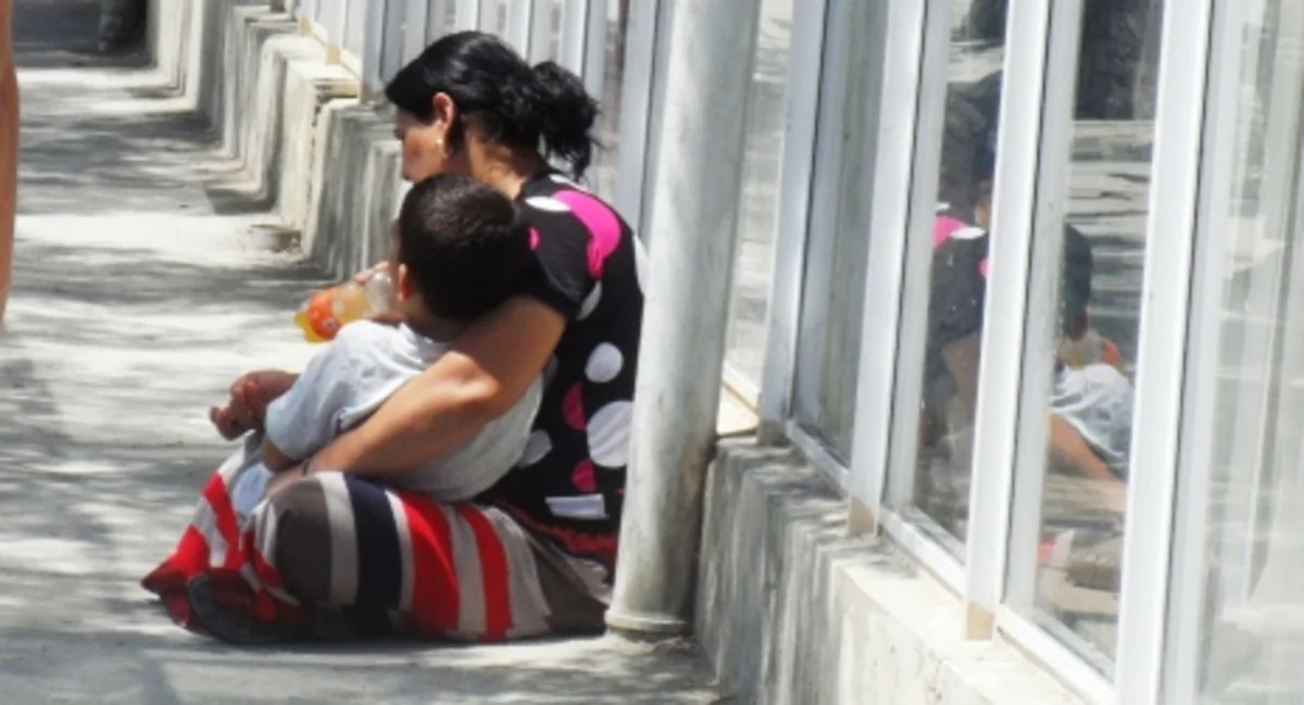 Dilənçiliklə məşğul olan 8 qadın və 7 azyaşlı Bakıdan çıxarılıb