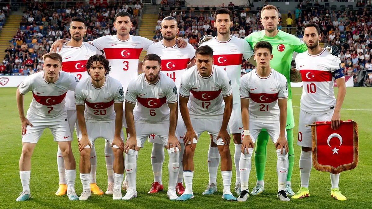 Türkiyə millisinin iki aparıcı futbolçusu heyətdən çıxarılıb