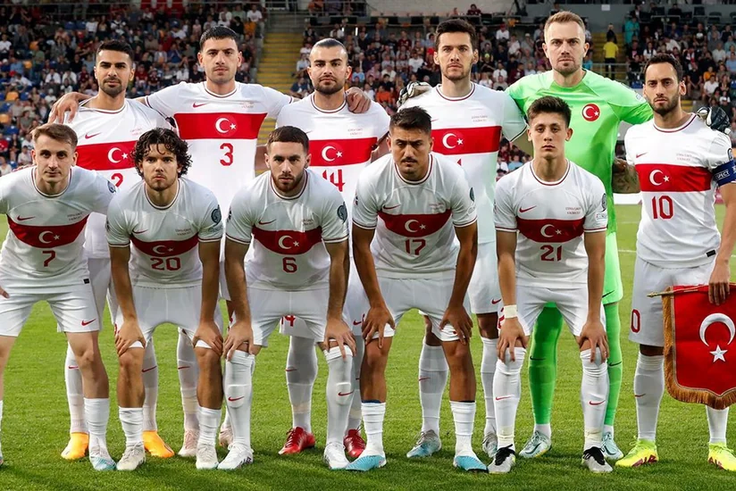 Türkiyə millisinin iki aparıcı futbolçusu heyətdən çıxarılıb