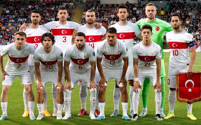 Türkiyə millisinin iki aparıcı futbolçusu heyətdən çıxarılıb