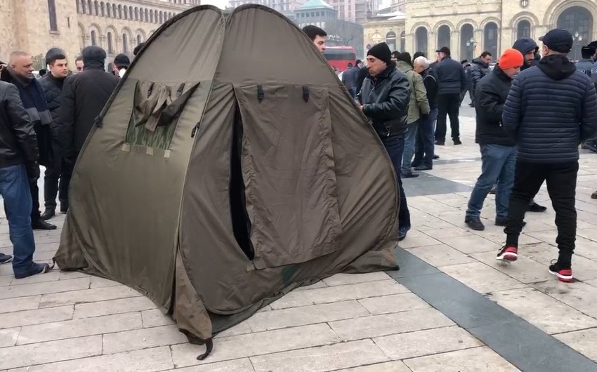 Armenian opposition pitches tents at Republic Square