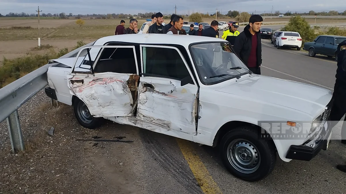 Kürdəmirdə iki avtomobil toqquşub, xəsarət alanlar var