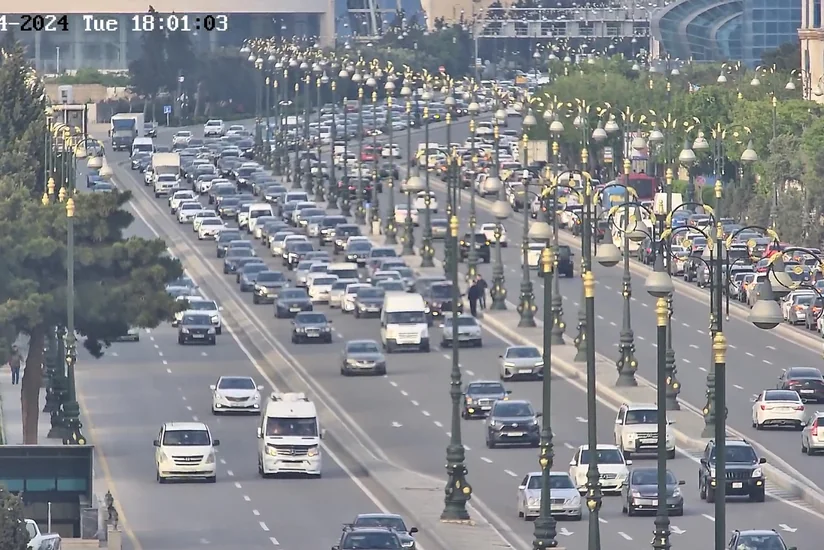 Два ДТП привели к заторам в Баку