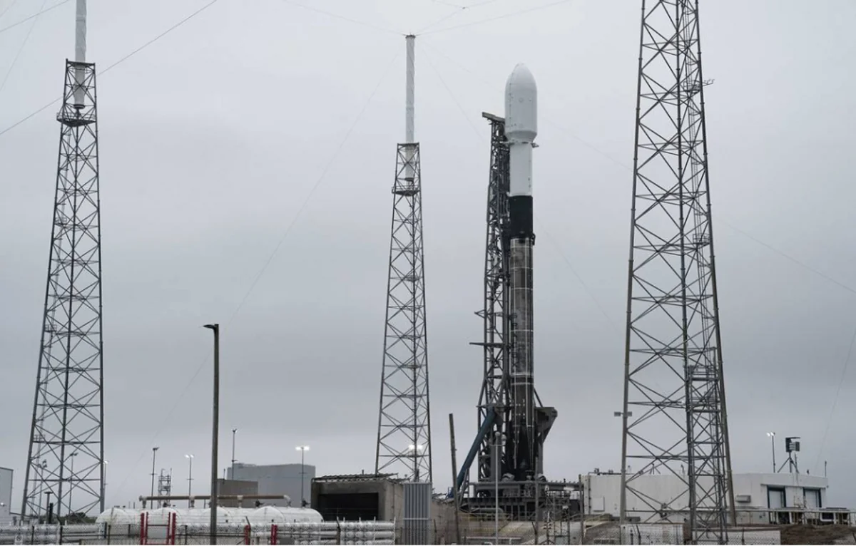 SpaceX запустила ракету-носитель с более чем 140 спутниками