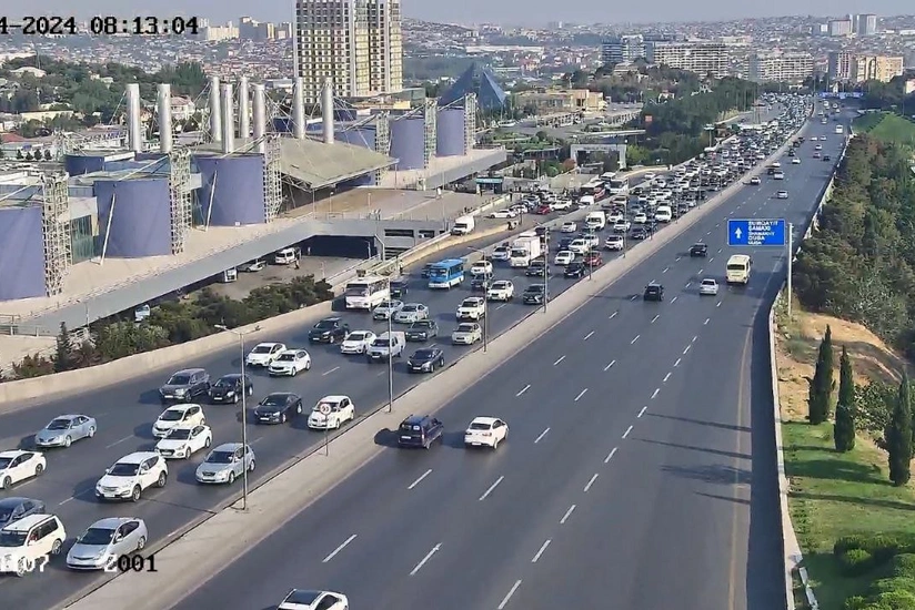 Bakının bir sıra yollarında sıxlıq var - SİYAHI