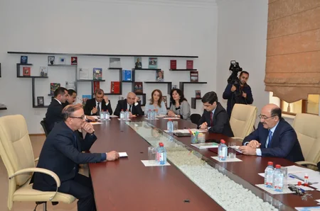 Əbülfəs Qarayev: Kitabxanalarda elektron ədəbiyyatın daha geniş tətbiqi istənilir