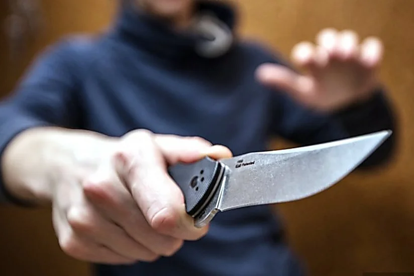 В Астаре в кафе школьник нанес ножевое ранение официанту