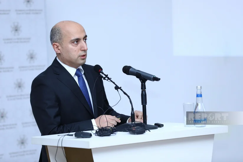 Эмин Амруллаев: В рамках цифровизации учебного процесса школы откажутся от бумажных классных журналов