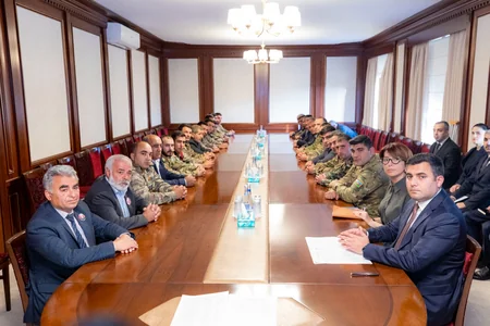 Naxçıvanda şəhid ailələrinə, qazilərə mənzillər və avtomobillər verilib