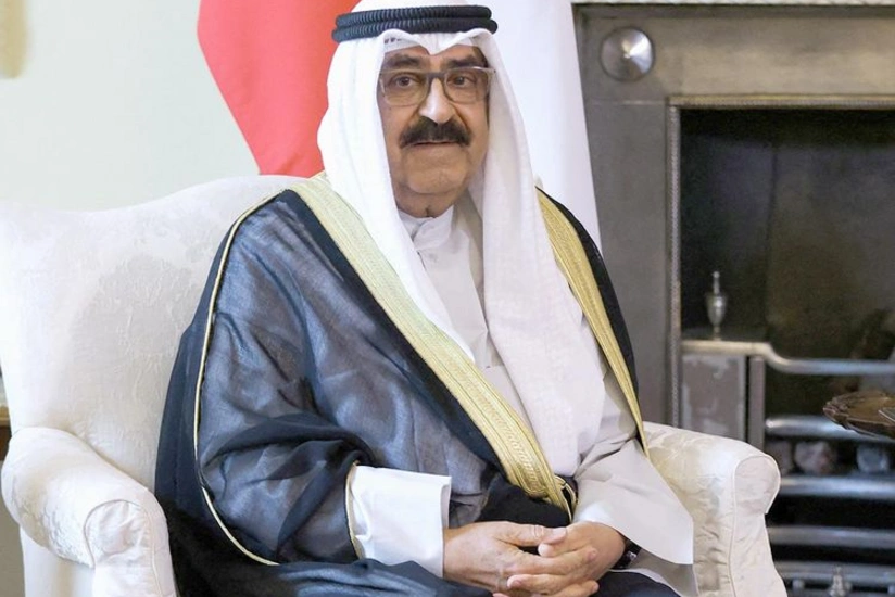 Küveyt əmiri parlamentdə and içib