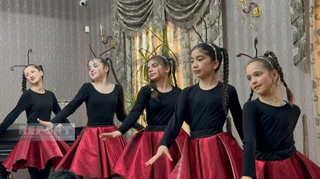 Tbilisidə “BEEZ” Uşaq Teatrı “Tıq-Tıq xanım” tamaşasının premyerasını keçirib