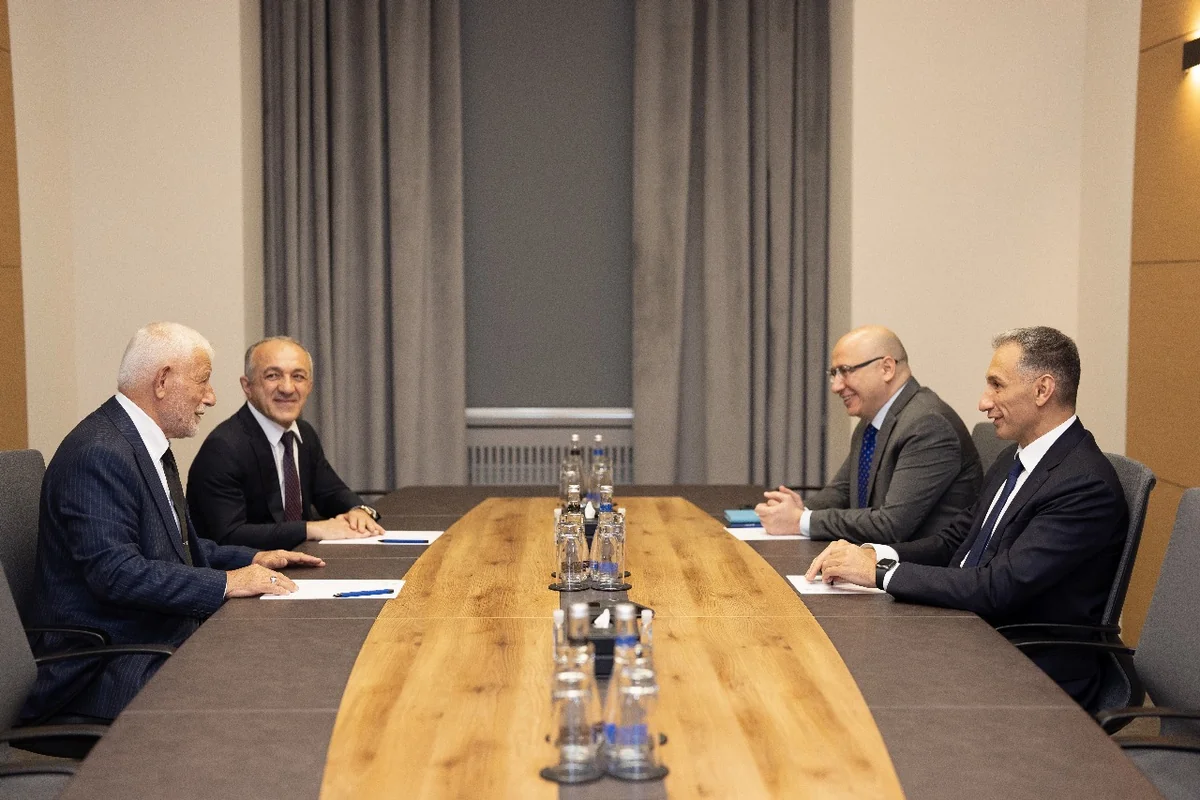 Rəşad Nəbiyev veteran cüdoçu Əhməddin Rəcəbli ilə görüşüb