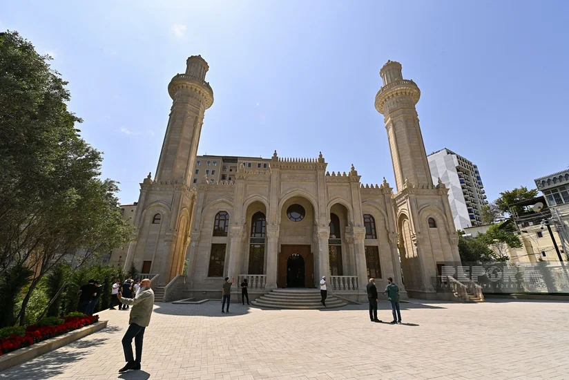 Nərimanovdakı “Cümə” məscidində təmirdən sonra ilk Cümə namazı qılınıb