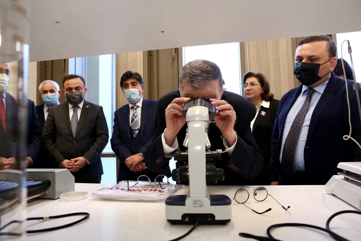 BP-nin hədiyyə etdiyi laboratoriyaya Nobel mükafatı laureatının adı verilib