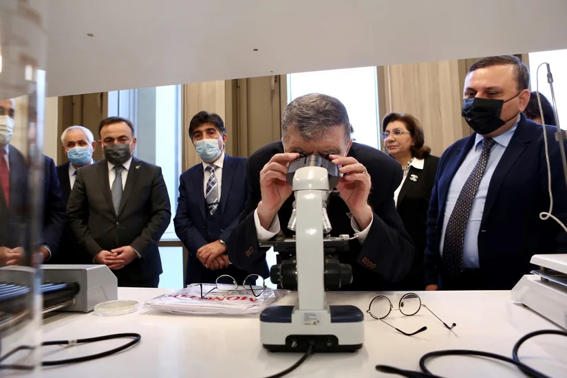 BP-nin hədiyyə etdiyi laboratoriyaya Nobel mükafatı laureatının adı verilib