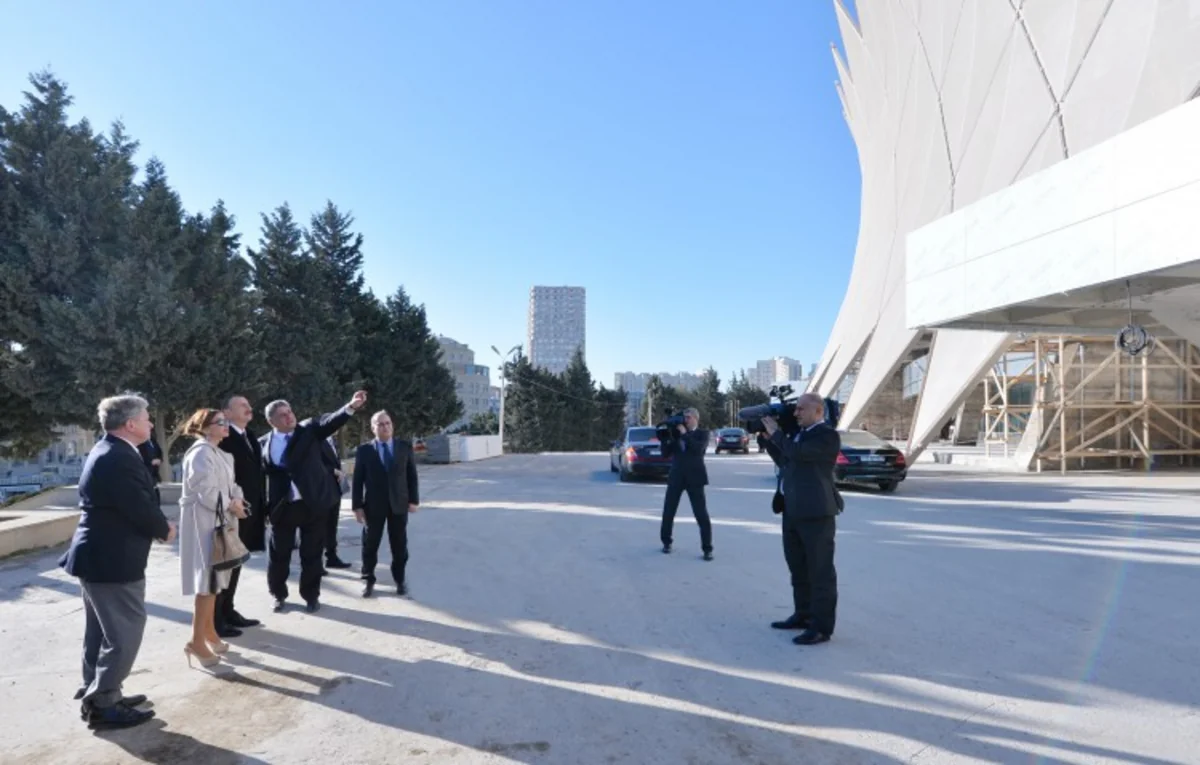 ​Prezident İlham Əliyev Heydər Əliyev adına İdman-Konsert Kompleksində əsaslı təmir işlərinin gedişi ilə tanış olub