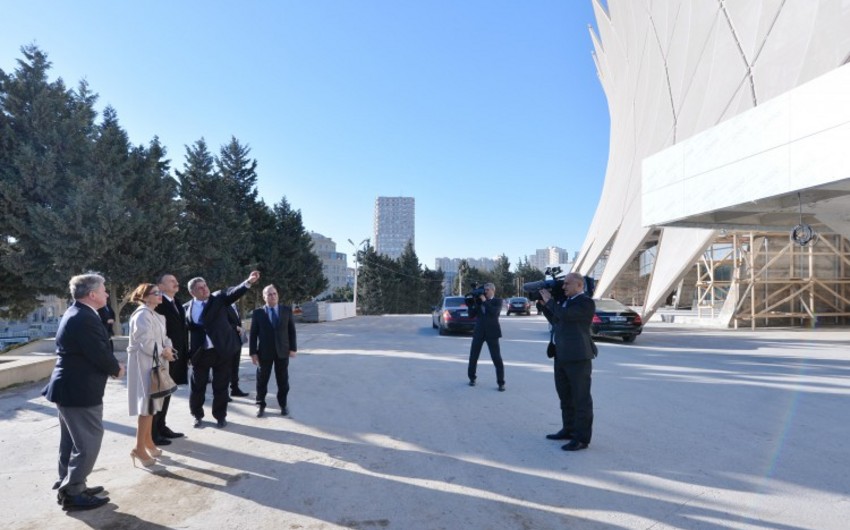 ​Prezident İlham Əliyev Heydər Əliyev adına İdman-Konsert Kompleksində əsaslı təmir işlərinin gedişi ilə tanış olub