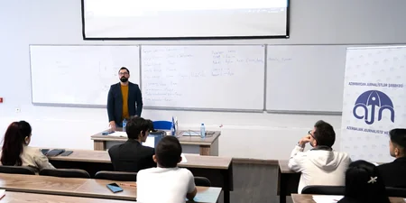 Peşə təhsilli tələbələr üçün kommunikasiya təlimləri keçirilib