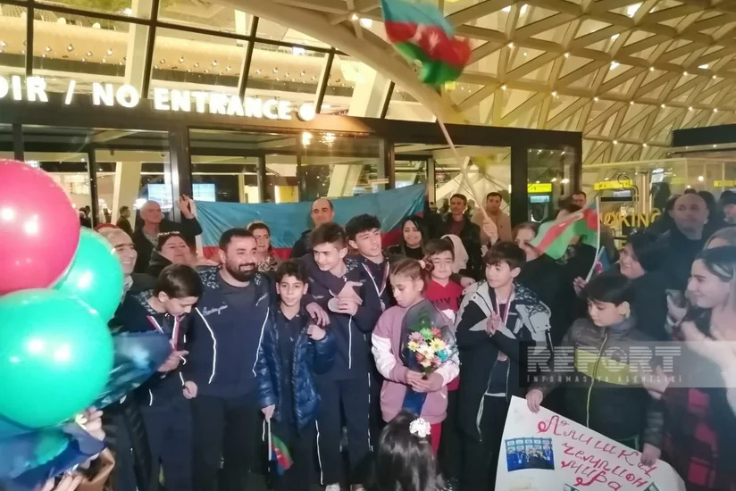 Dünya yaş qrupları yarışında 5 medal qazanmış Azərbaycan gimnastları vətənə dönüblər