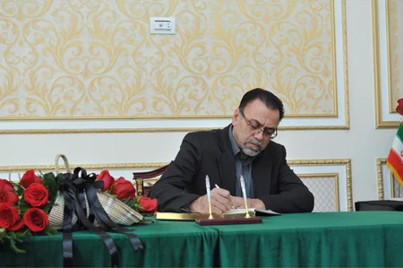 İranın Bakıdakı səfirliyində sabiq prezident Rəfsəncaninin ölümü ilə əlaqədar xatirə kitabı açılıb