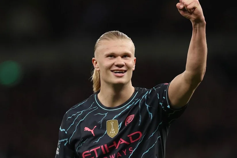 Erlinq Holann Norveçin ən bahalı kitabını satın alaraq doğma şəhərinin bələdiyyəsinə hədiyyə edib