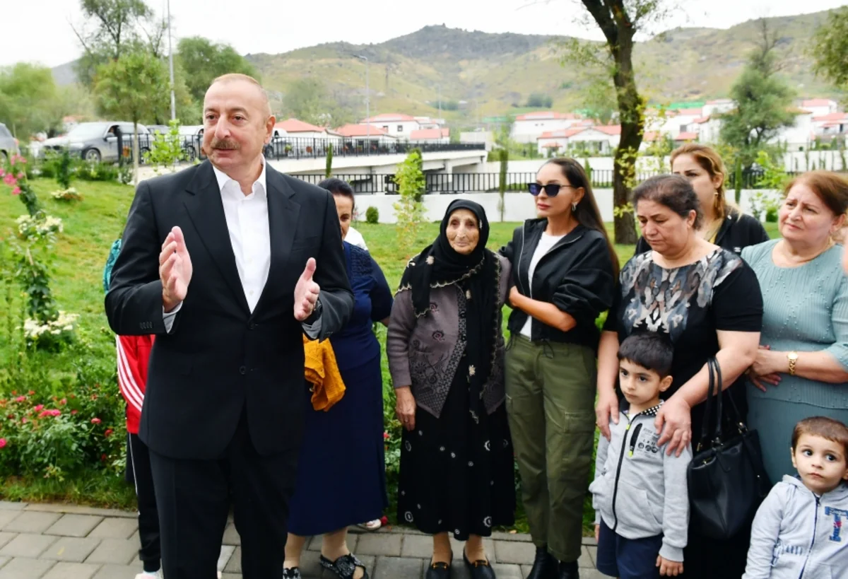 Prezident və birinci xanım Zabuxda görülmüş işlərlə tanış olublar və sakinlərlə görüşüblər - YENİLƏNİB