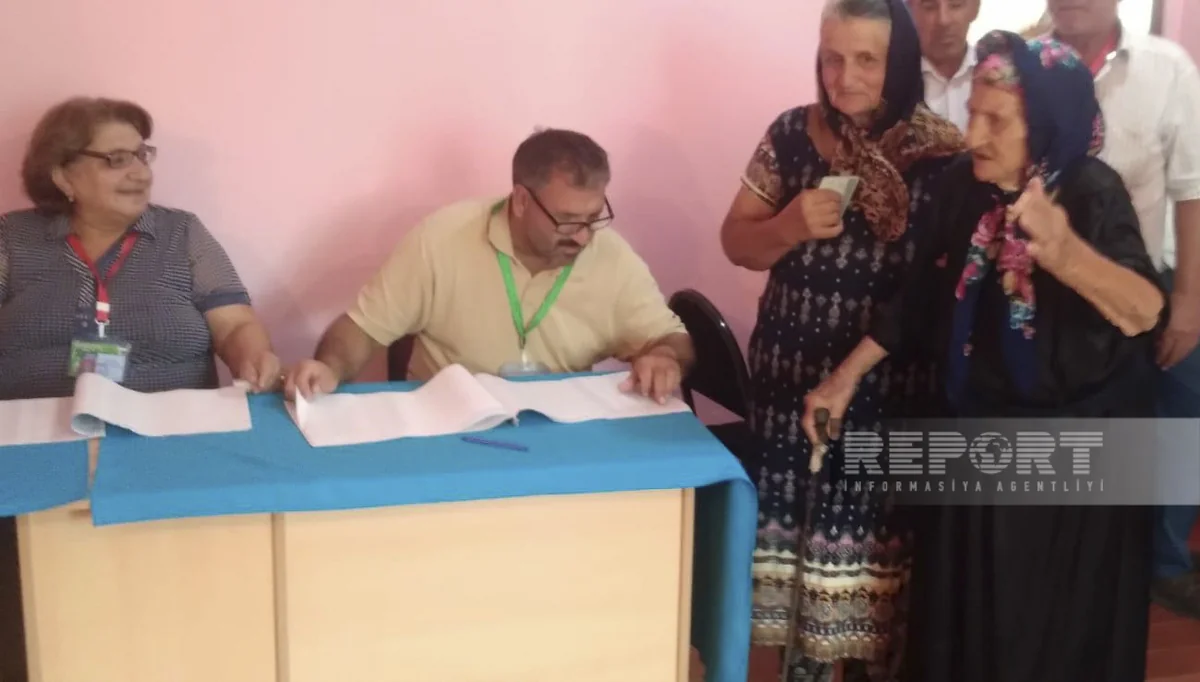 İmişlidə 112 yaşlı seçici seçki məntəqəsində səs verib 