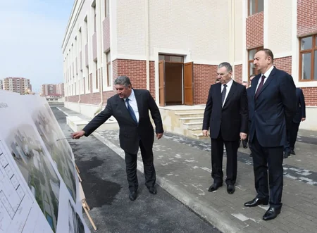 ​Prezident İlham Əliyev Mingəçevirdə məcburi köçkün ailələri üçün yeni salınan yaşayış kompleksində yaradılan şəraitlə tanış olub