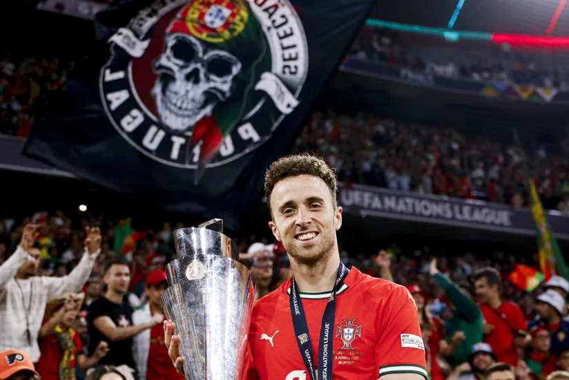 Liverpul klubunun və Portuqaliya yığmasının futbolçusu 28 yaşında həlak olub