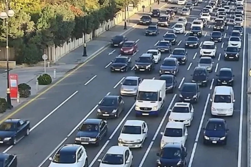 Bakının bir sıra yollarında tıxac var - SİYAHI