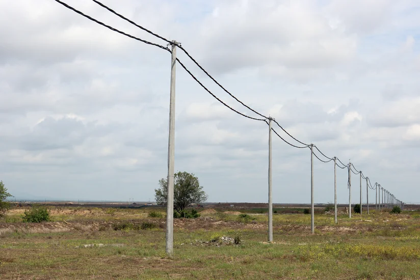 Азеришыг прокладывает новую электросеть в Агдаме